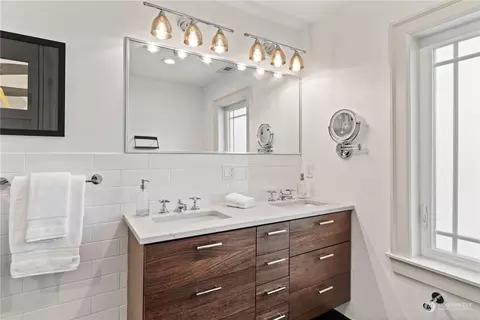 2020 41st Ave E, Seattle, WA 98112 photo 20
