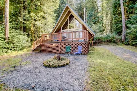 33474 S South Shore Dr, Mount Vernon, WA 98274