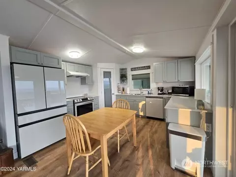 300 Alps Rd #1028, Moxee, WA 98936