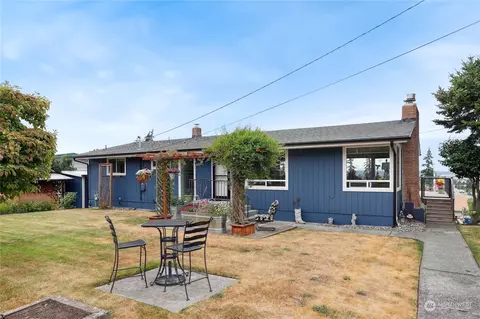 802 38th St, Anacortes, WA 98221