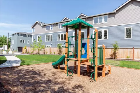 Exterior - 4226 148th St SE #B4, Bothell, WA 98012 photo 3 of 3