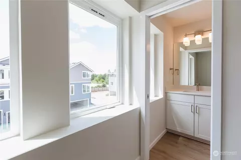 Bath - 4226 148th St SE #B4, Bothell, WA 98012 photo 3 of 4