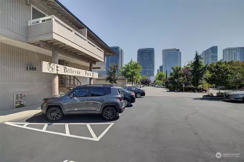 922 100th Ave NE #222, Bellevue, WA 98004
