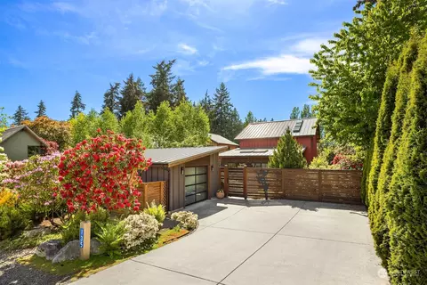 135 Wood Ave SW, Bainbridge Island, WA 98110