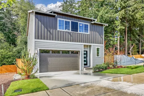 77 NE Shadowhawk Ln, Bremerton, WA 98311
