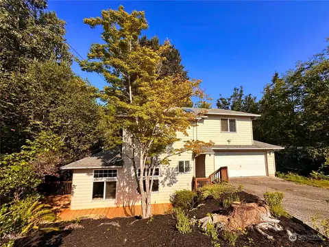 21205 Elberta Rd, Lynnwood, WA 98036