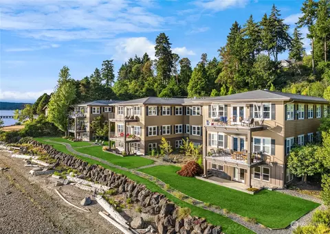 9551 NE South Beach Dr #1B, Bainbridge Island, WA 98110