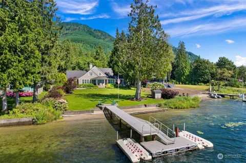 651 E Lake Samish Dr, Bellingham, WA 98229