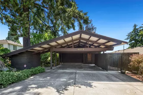 4825 Stanford Ave NE, Seattle, WA 98105