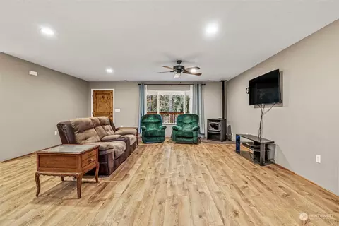 Living - 249 Tara Ln, Vader, WA 98593 photo 2 of 3