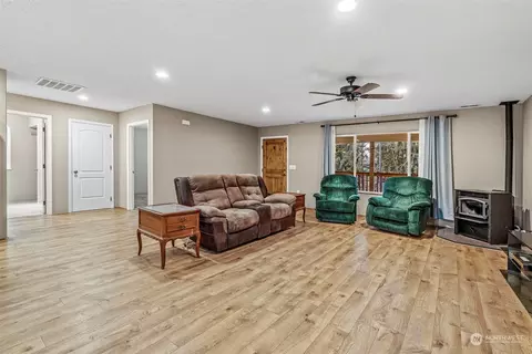 Living - 249 Tara Ln, Vader, WA 98593 photo 3 of 3