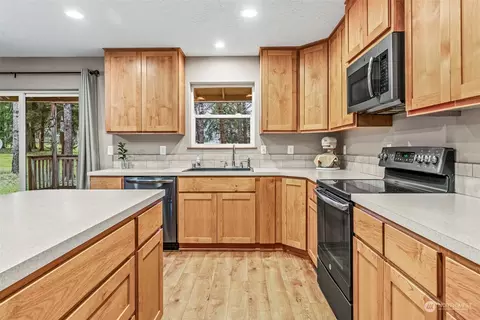 Kitchen - 249 Tara Ln, Vader, WA 98593 photo 1 of 4
