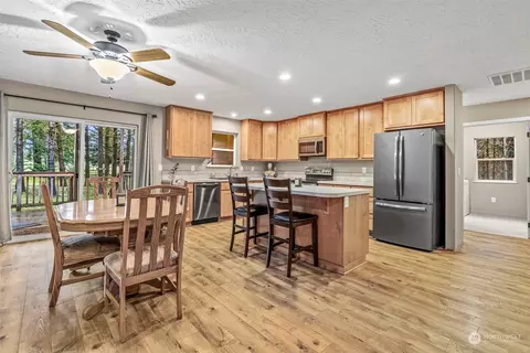 Kitchen - 249 Tara Ln, Vader, WA 98593 photo 4 of 4