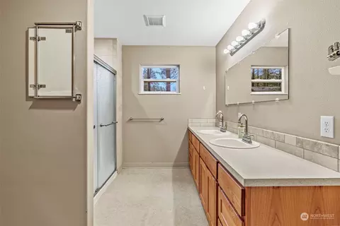 Bath - 249 Tara Ln, Vader, WA 98593 photo 1 of 2