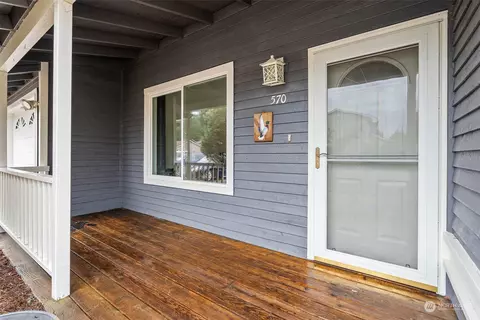 570 Malibu Dr, Lacey, WA 98503
