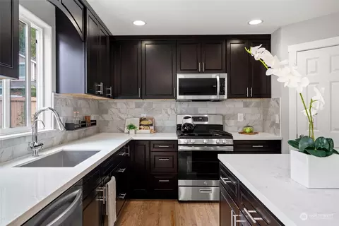 Kitchen - 13404 32nd Dr SE, Mill Creek, WA 98012 photo 4 of 4