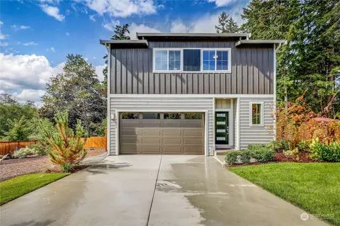 241 NE Shadowhawk Ln, Bremerton, WA 98311