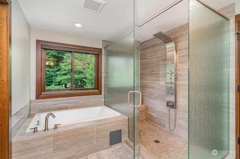 Bath - 2304 141st Pl SE, Mill Creek, WA 98012 photo 2 of 4
