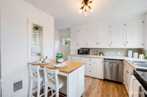 Kitchen - 5530 S 3rd Ave, Everett, WA 98203 photo 1 of 3