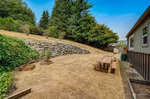 Exterior - 5530 S 3rd Ave, Everett, WA 98203 photo 10 of 12