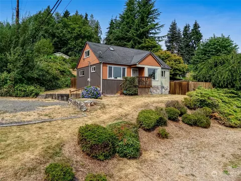 Exterior - 5530 S 3rd Ave, Everett, WA 98203 photo 2 of 12