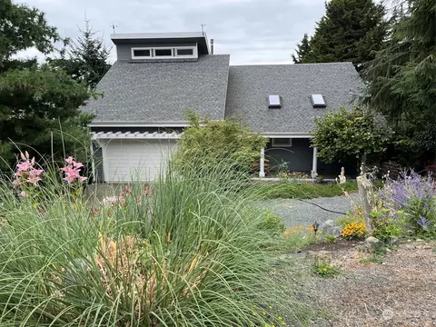 7553 Holiday Blvd, Anacortes, WA 98221