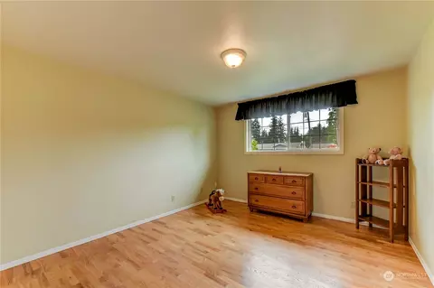 Bedroom - 8414 Maple Ln, Edmonds, WA 98026 photo 4 of 5