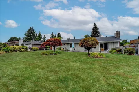 Exterior - 8414 Maple Ln, Edmonds, WA 98026 photo 4 of 8