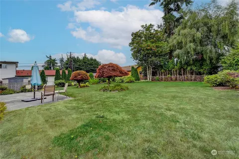 Exterior - 8414 Maple Ln, Edmonds, WA 98026 photo 5 of 8