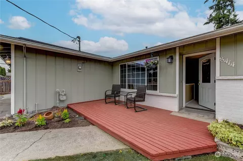 Exterior - 8414 Maple Ln, Edmonds, WA 98026 photo 2 of 8