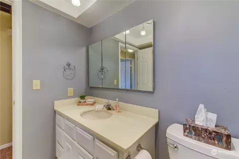 Bath - 8414 Maple Ln, Edmonds, WA 98026 photo 3 of 3