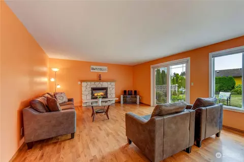 Living - 8414 Maple Ln, Edmonds, WA 98026 photo 4 of 5