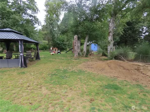 1054 Pine St, North Cove, WA 98547