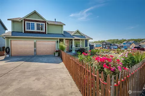 7437 Halibut Dr, Blaine, WA 98230