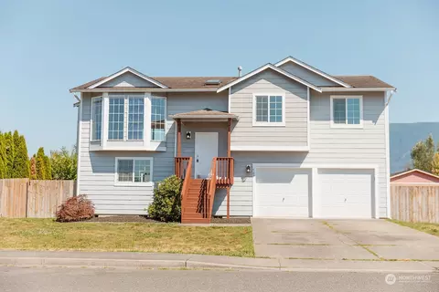 502 E 2nd St, Nooksack, WA 98276