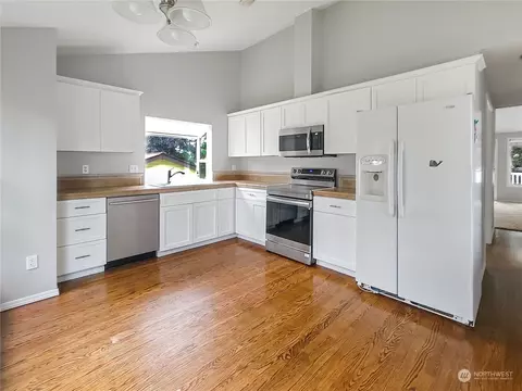 Kitchen - 2718 167th St SE, Bothell, WA 98012 photo 1 of 2