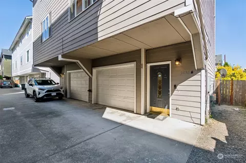 9236 Interlake Ave N #A, Seattle, WA 98103