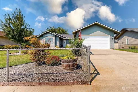 809 SE Tamarack St, College Place, WA 99324