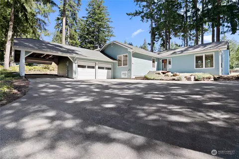371 E Rainier Dr, Allyn, WA 98524