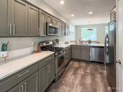 566 E Marine View Dr #B, Everett, WA 98201 photo 9