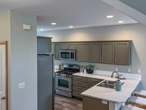 566 E Marine View Dr #B, Everett, WA 98201 photo 8