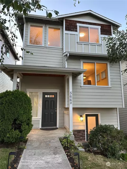 566 E Marine View Dr #B, Everett, WA 98201 photo 2