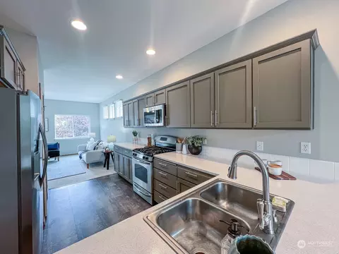 566 E Marine View Dr #B, Everett, WA 98201 photo 7
