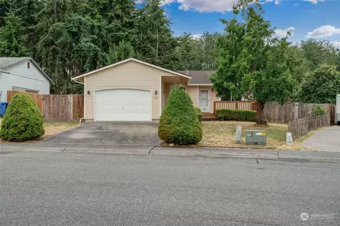 765 NW Quarterdeck Loop, Oak Harbor, WA 98277