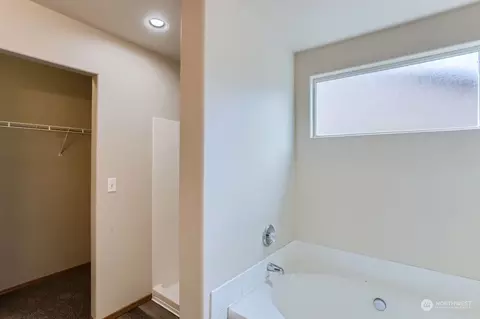 Bath - 825 183rd Pl SE, Bothell, WA 98012 photo 3 of 4