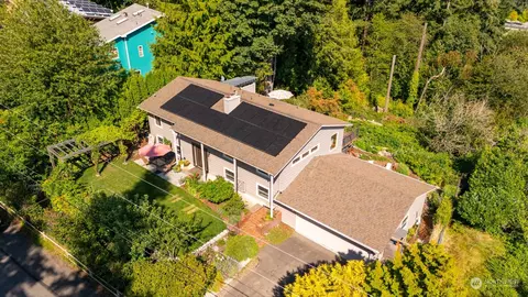 513 Ridgeway Dr, Bellingham, WA 98225