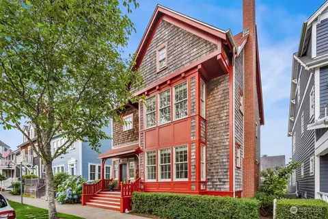 11 Campfire Ln, Pacific Beach, WA 98571