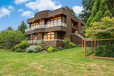 2682 NE Twin Spits Rd, Hansville, WA 98340