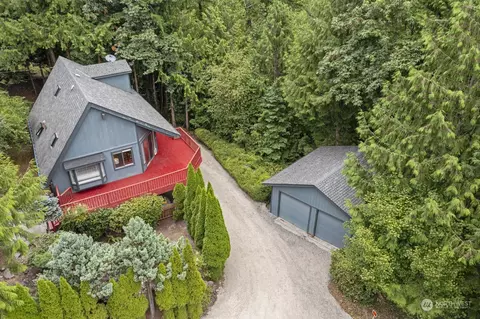 18020 W Lake Desire Dr SE, Renton, WA 98058