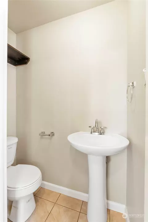 Bath - 1163 Garfield St, Enumclaw, WA 98022 photo 1 of 4